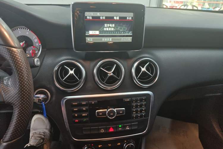 Used Mercedes-Benz A-Class 2013 A 200 Urban Edition Audio And AC Panel