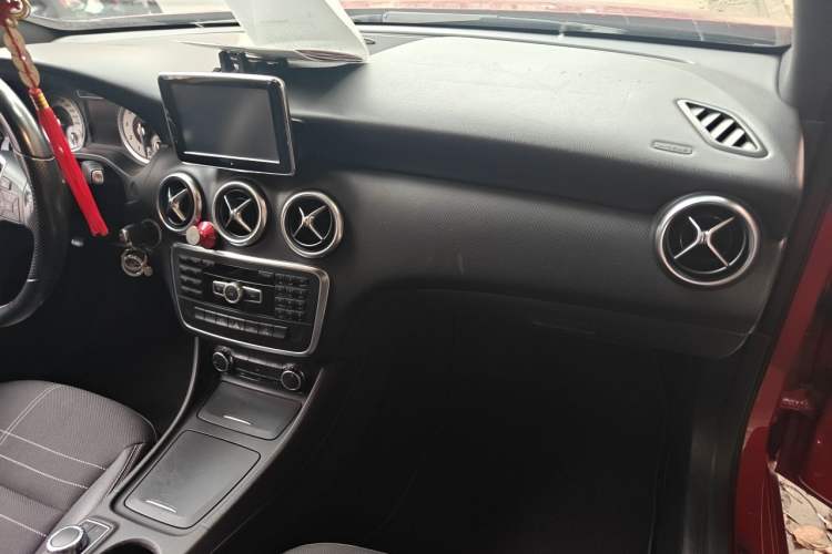Used Mercedes-Benz A-Class 2013 A 200 Urban Edition Audio And AC Panel