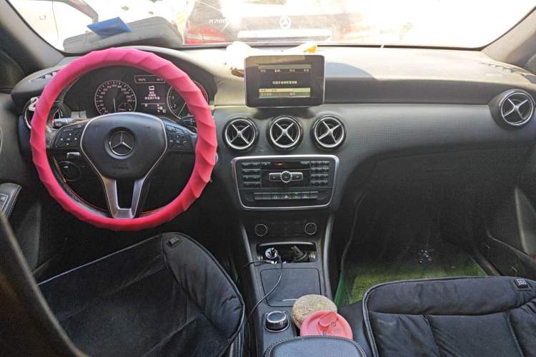Used Mercedes-Benz A-Class 2013 A 180 Fashion Model Center Console