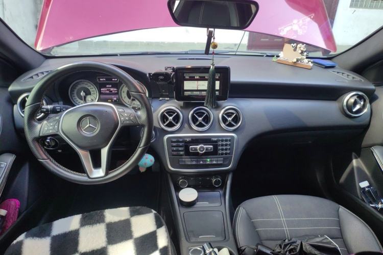 Used Mercedes-Benz A-Class 2013 A 200 Urban Edition Center Console