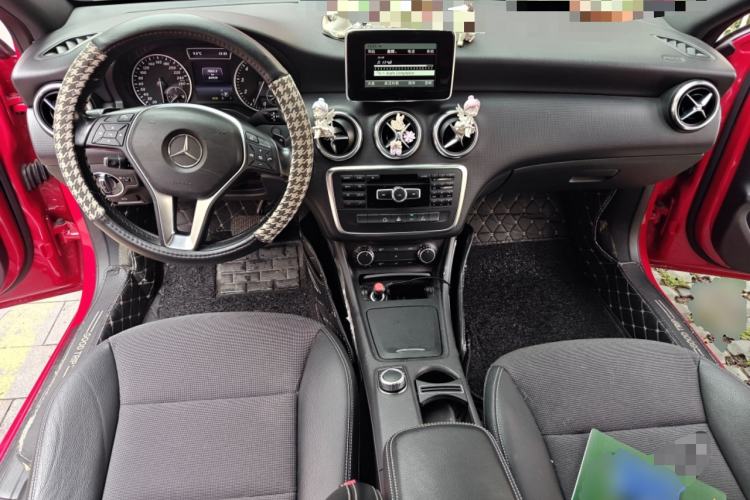 Used Mercedes-Benz A-Class 2013 A 180 Fashion Model Center Console
