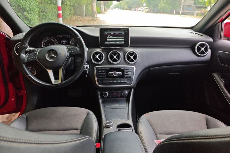 Used Mercedes-Benz A-Class 2013 A 180 Fashion Model Center Console