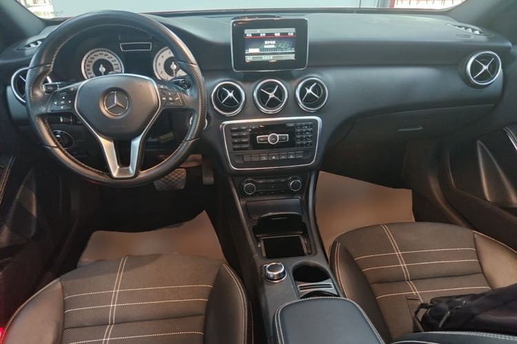 Used Mercedes-Benz A-Class 2013 A 200 Urban Edition Center Console