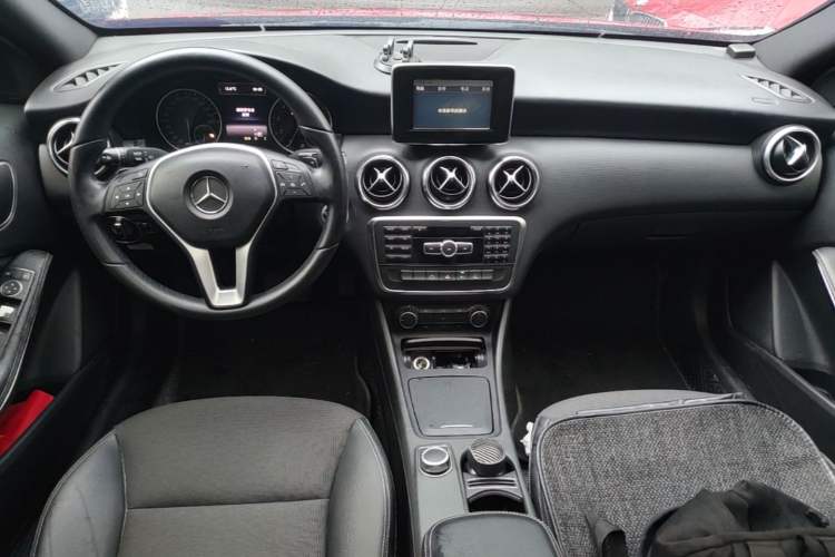 Used Mercedes-Benz A-Class 2013 A 180 Fashion Model Center Console