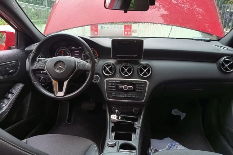 Used Mercedes-Benz A-Class 2013 A 180 Fashion Model Center Console