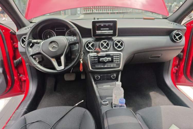 Used Mercedes-Benz A-Class 2013 A 180 Fashion Model Center Console