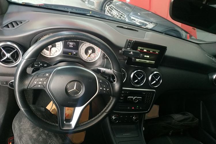 Used Mercedes-Benz A-Class 2013 A 200 Urban Edition Center Console