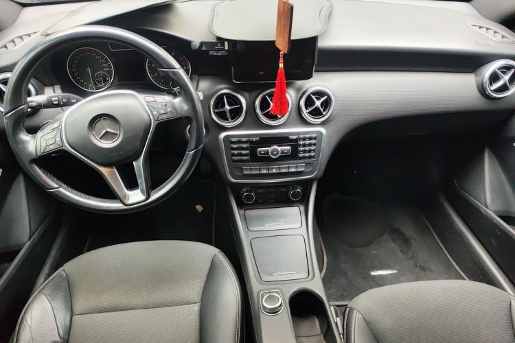 Used Mercedes-Benz A-Class 2013 A 180 Fashion Model Center Console