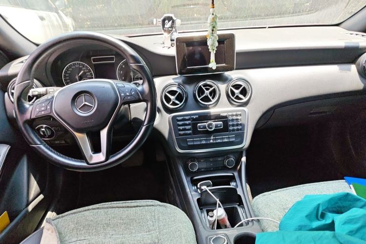 Used Mercedes-Benz A-Class 2013 A 180 Fashion Model Center Console