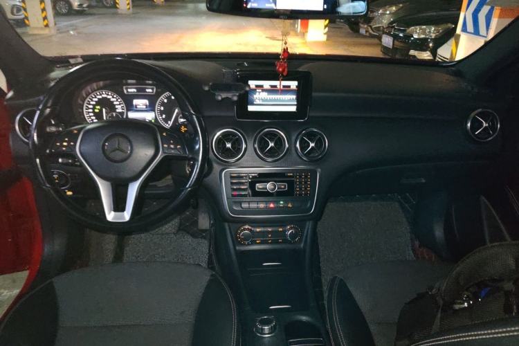 Used Mercedes-Benz A-Class 2013 A 180 Fashion Model Center Console
