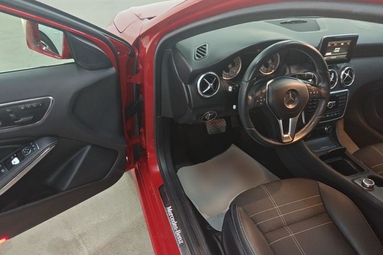 Used Mercedes-Benz A-Class 2013 A 200 Urban Edition Driver Seat