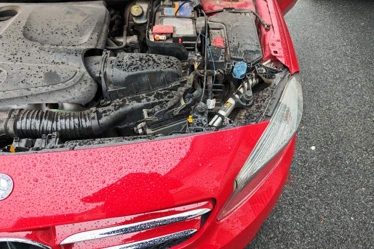Used Mercedes-Benz A-Class 2013 A 180 Fashion Model Engine Bay Left