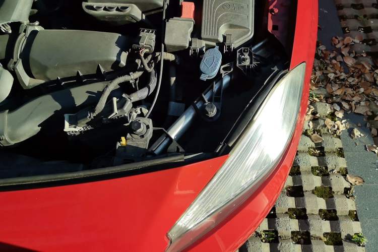 Used Mercedes-Benz A-Class 2013 A 180 Fashion Model Engine Bay Left