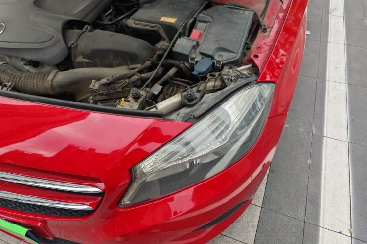 Used Mercedes-Benz A-Class 2013 A 180 Fashion Model Engine Bay Left