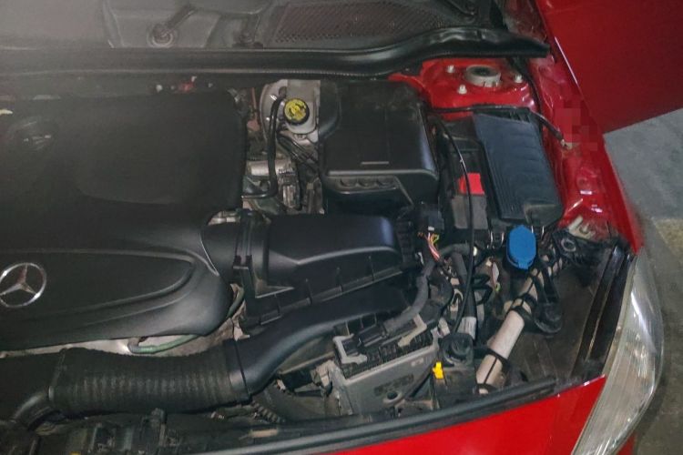 Used Mercedes-Benz A-Class 2013 A 180 Fashion Model Engine Bay Left