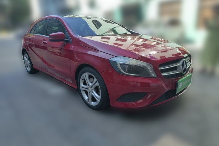 Used Mercedes-Benz A-Class 2013 A 200 Urban Edition Front Right 45 Deg