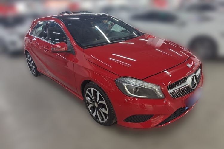 Used Mercedes-Benz A-Class 2013 A 200 Urban Edition Front Right 45 Deg