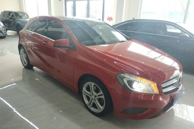 Used Mercedes-Benz A-Class 2013 A 200 Urban Edition Front Right 45 Deg