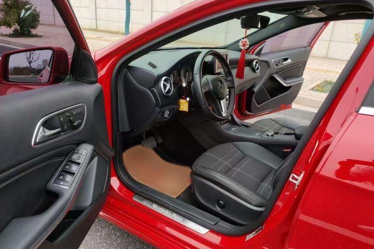 Used Mercedes-Benz A-Class 2013 A 200 Urban Edition Interior 1
