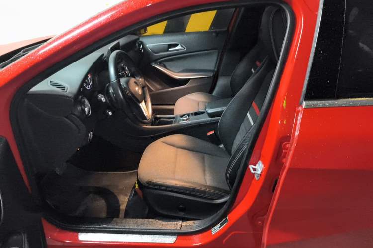 Used Mercedes-Benz A-Class 2013 A 180 Fashion Model Left Front Seat