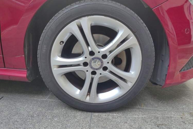 Used Mercedes-Benz A-Class 2013 A 200 Urban Edition Right Front Wheel Hub