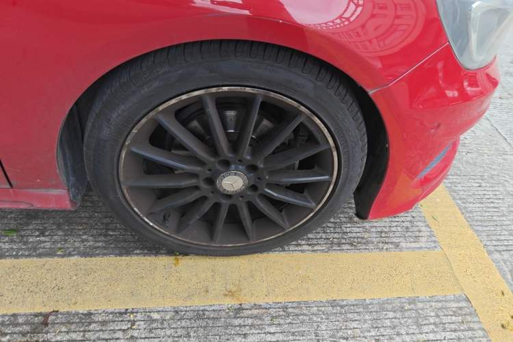 Used Mercedes-Benz A-Class 2013 A 200 Urban Edition Right Front Wheel Hub