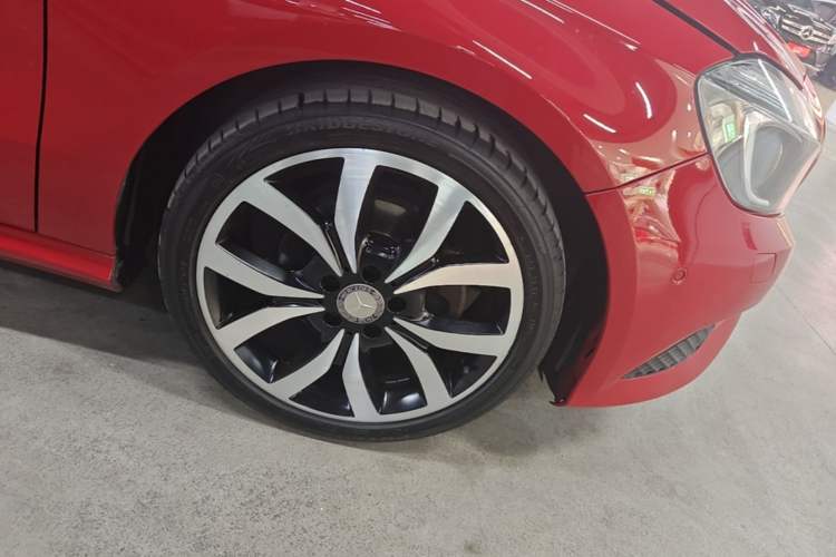Used Mercedes-Benz A-Class 2013 A 200 Urban Edition Right Front Wheel Hub