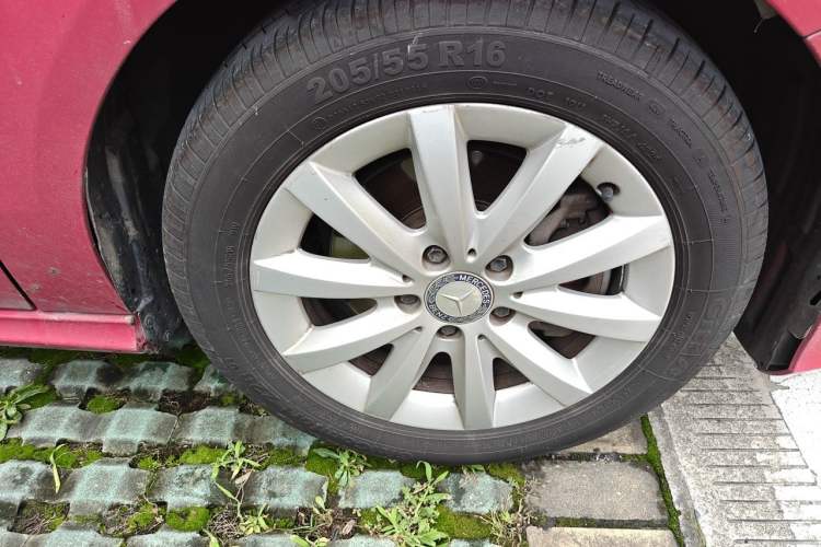 Used Mercedes-Benz A-Class 2013 A 180 Fashion Model Right Front Wheel Hub