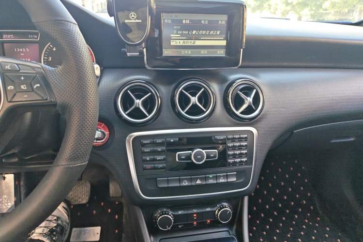 Used Mercedes-Benz A-Class 2013 A 180 Fashion Model Audio And AC Panel