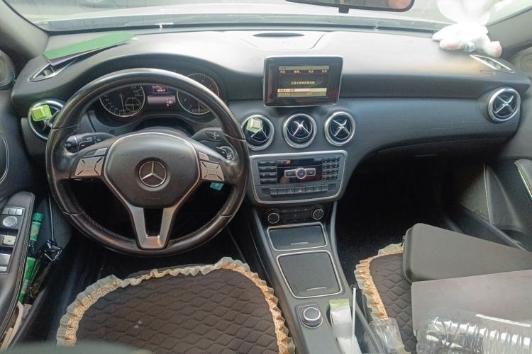 Used Mercedes-Benz A-Class 2013 A 180 Fashion Model Center Console