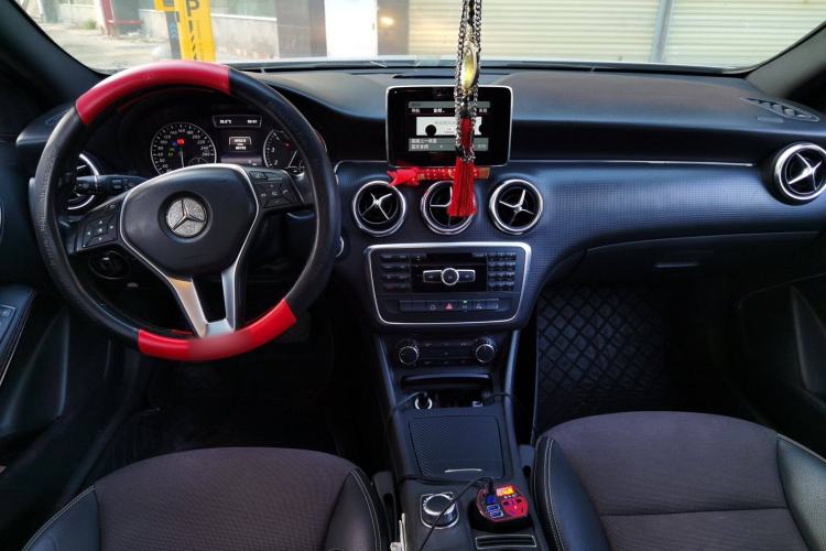 Used Mercedes-Benz A-Class 2013 A 180 Fashion Model Center Console