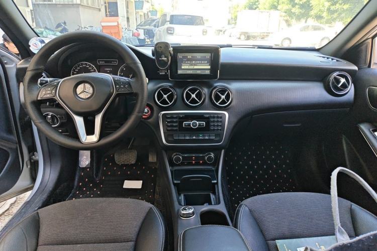 Used Mercedes-Benz A-Class 2013 A 180 Fashion Model Center Console