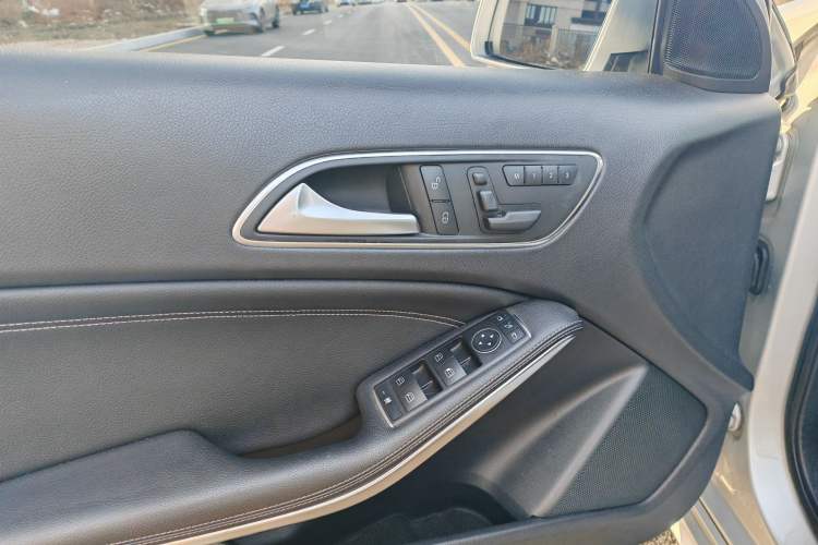 Used Mercedes-Benz A-Class 2013 A 200 Urban Edition Interior 11