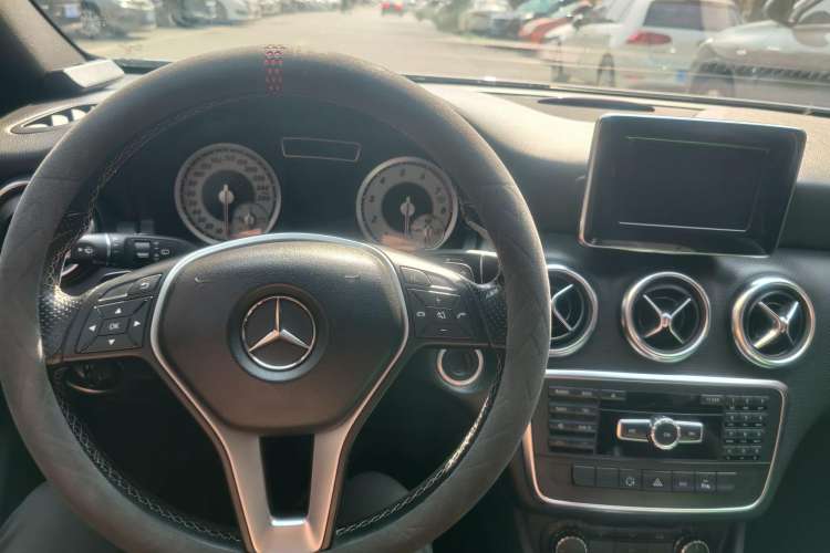 Used Mercedes-Benz A-Class 2013 A 200 Urban Edition Interior 4