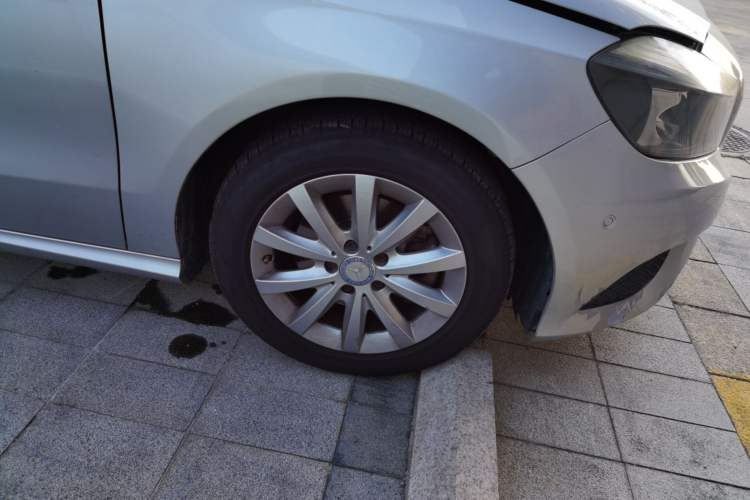 Used Mercedes-Benz A-Class 2013 A 180 Fashion Model Right Front Wheel Hub