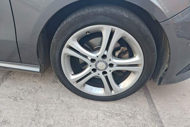 Used Mercedes-Benz A-Class 2013 A 200 Urban Edition Right Front Wheel Hub