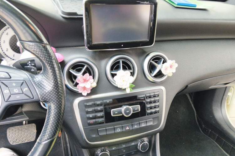Used Mercedes-Benz A-Class 2013 A 200 Urban Edition Audio And AC Panel