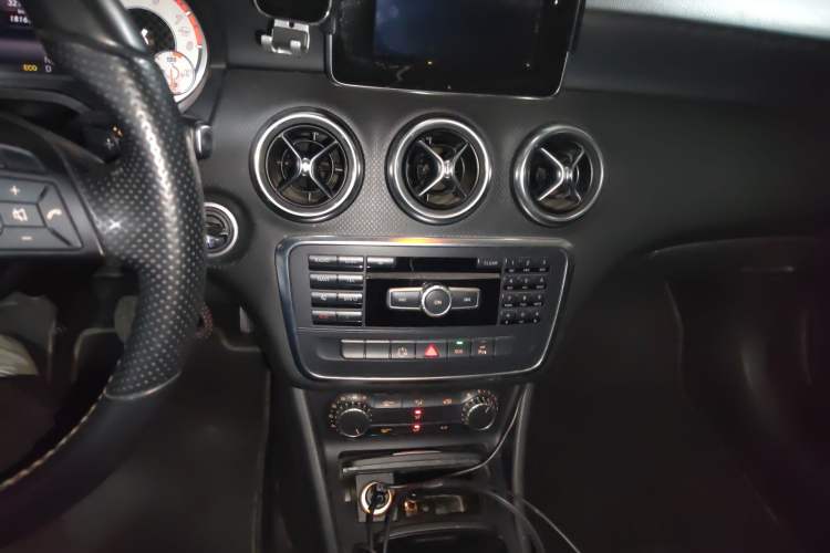 Used Mercedes-Benz A-Class 2013 A 200 Urban Edition Audio And AC Panel