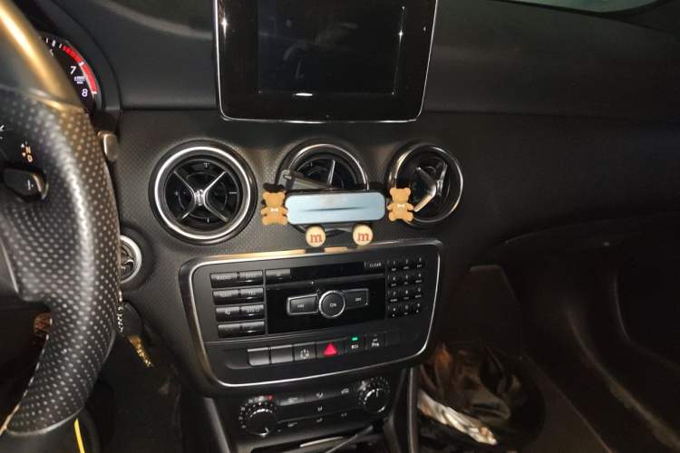 Used Mercedes-Benz A-Class 2013 A 200 Urban Edition Audio And AC Panel