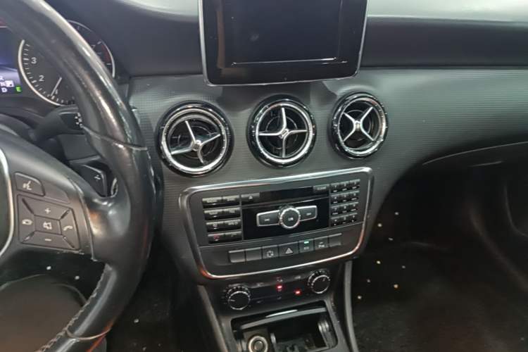 Used Mercedes-Benz A-Class 2013 A 180 Fashion Model Audio And AC Panel