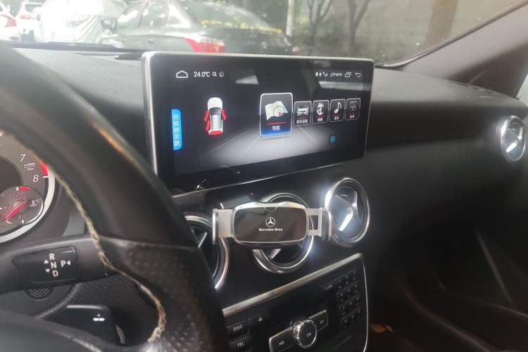 Used Mercedes-Benz A-Class 2013 A 200 Urban Edition Audio And AC Panel