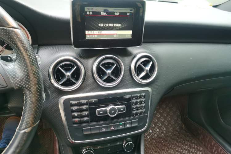 Used Mercedes-Benz A-Class 2013 A 200 Urban Edition Audio And AC Panel