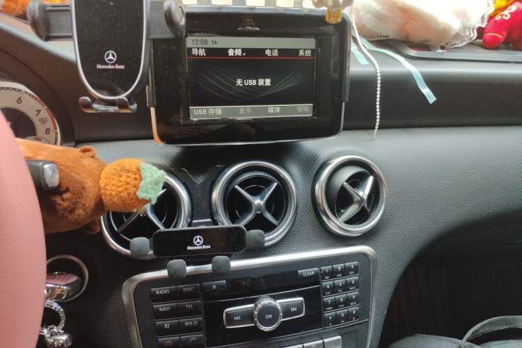 Used Mercedes-Benz A-Class 2013 A 200 Urban Edition Audio And AC Panel