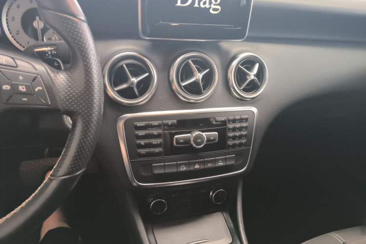 Used Mercedes-Benz A-Class 2013 A 200 Urban Edition Audio And AC Panel