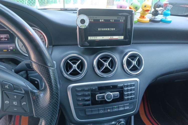 Used Mercedes-Benz A-Class 2013 A 200 Urban Edition Audio And AC Panel