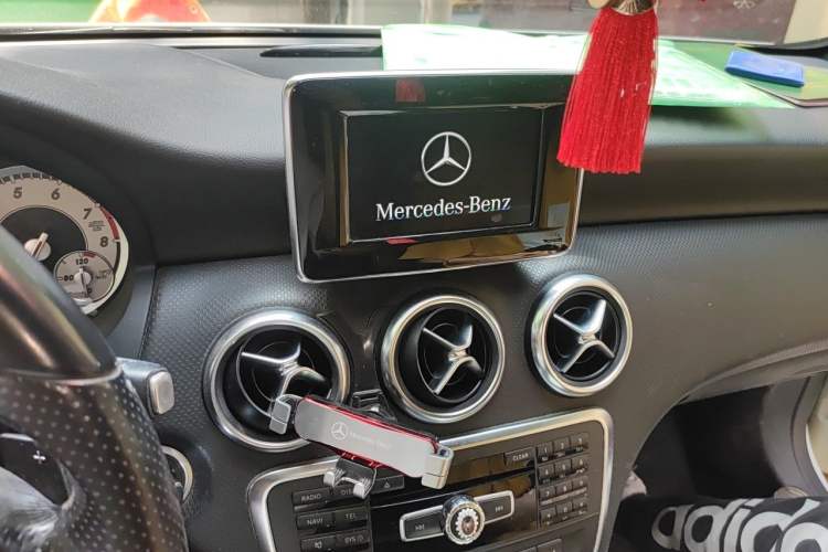 Used Mercedes-Benz A-Class 2013 A 200 Urban Edition Audio And AC Panel
