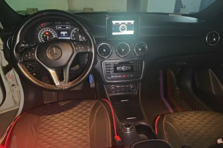 Used Mercedes-Benz A-Class 2013 A 180 Fashion Model Center Console