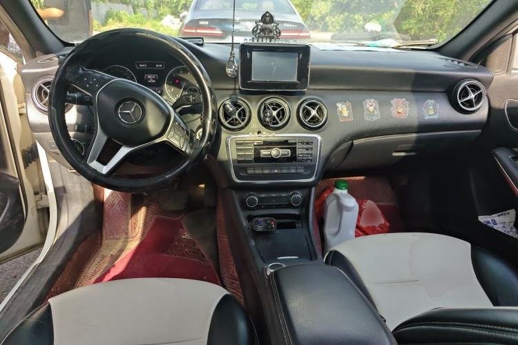 Used Mercedes-Benz A-Class 2013 A 180 Fashion Model Center Console
