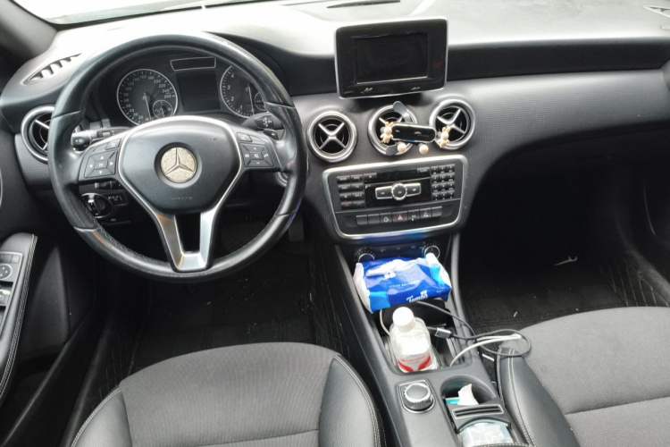 Used Mercedes-Benz A-Class 2013 A 180 Fashion Model Center Console