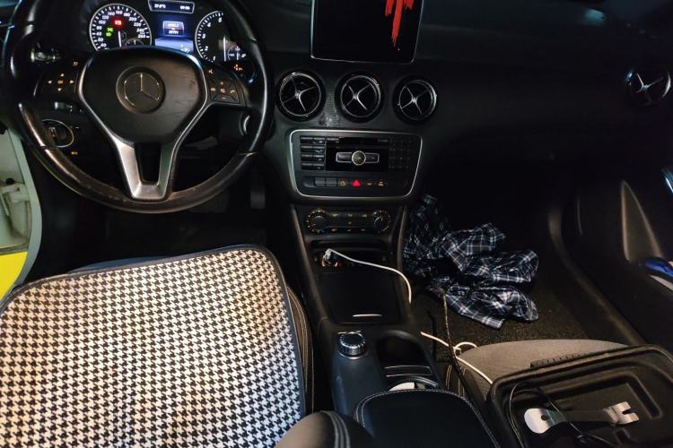 Used Mercedes-Benz A-Class 2013 A 180 Fashion Model Center Console
